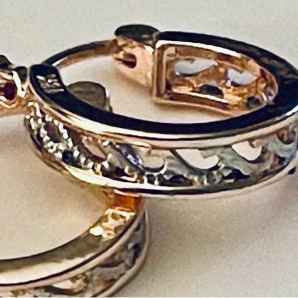 18k Gold Hoop Earrings - Picture 3 of 5